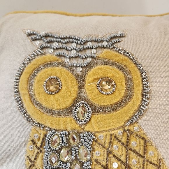 Pier 1 Imports Beaded Jeweled Embroidered Owl Pillow 14" x 14" Yellow Silver - Picture 3 of 9